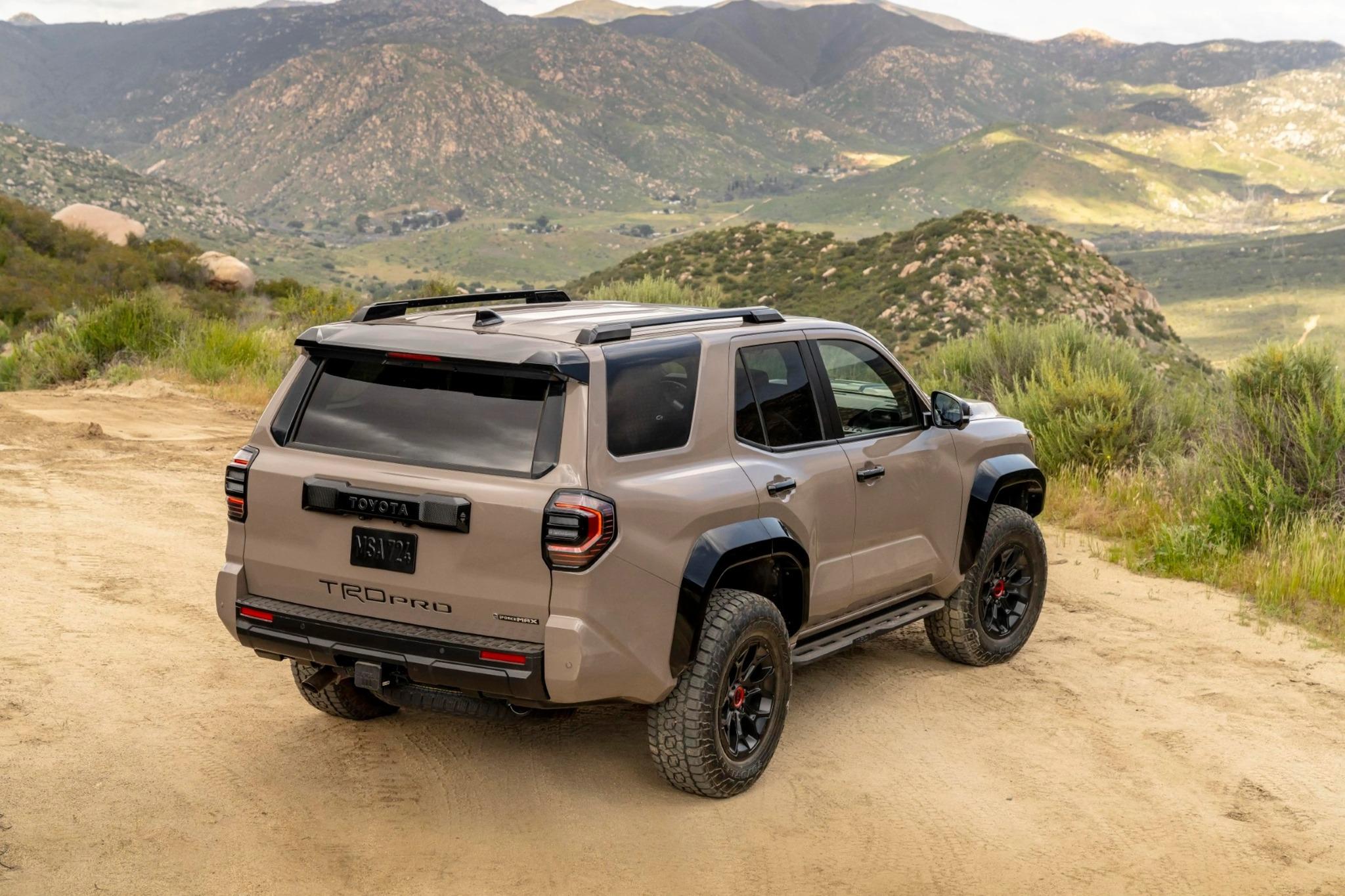 2025 Toyota 4runner 2025 4Runner Photos & Specs! 🔥 Trailhunter, TRD Pro, Off-Road, Limited Trims 2025-toyota-4runner-wallpapers-3-
