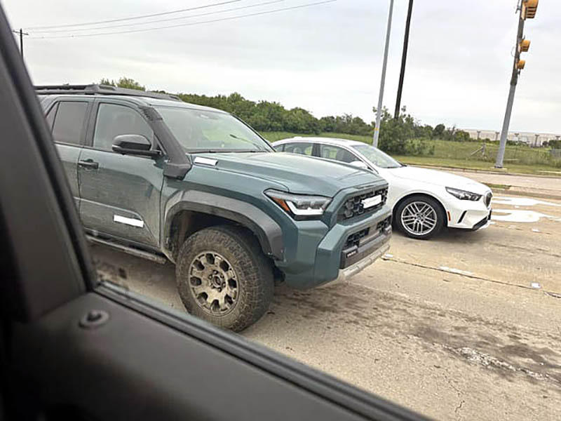 2025 Toyota 4runner Trailhunter 6th Gen 4Runner (Everest color) spotted in the wild Everest Trailhunter 4runner 6th Gen Spotted in wild 2 (1)